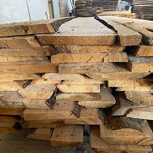 Доска необрезная из хвойных пород